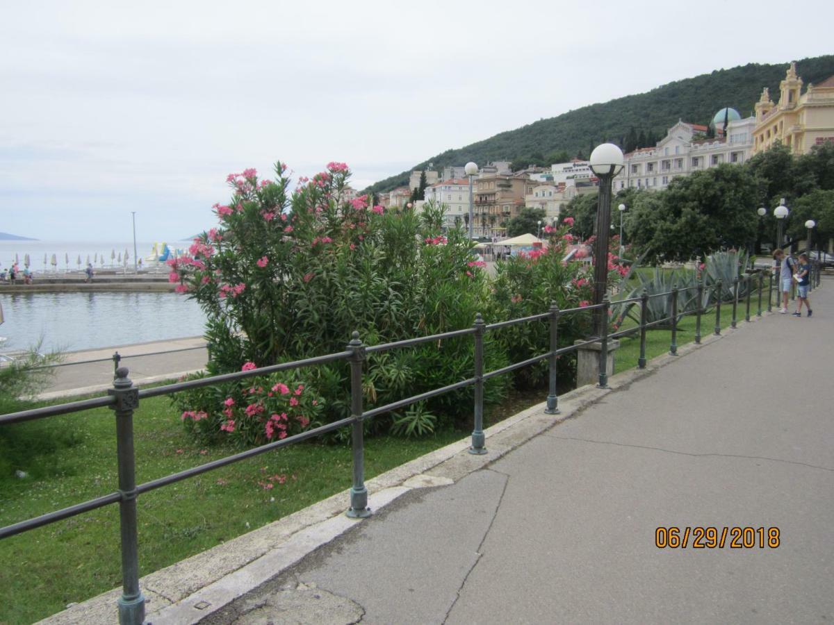 Apartamento Apartman Paun Opatija Exterior foto